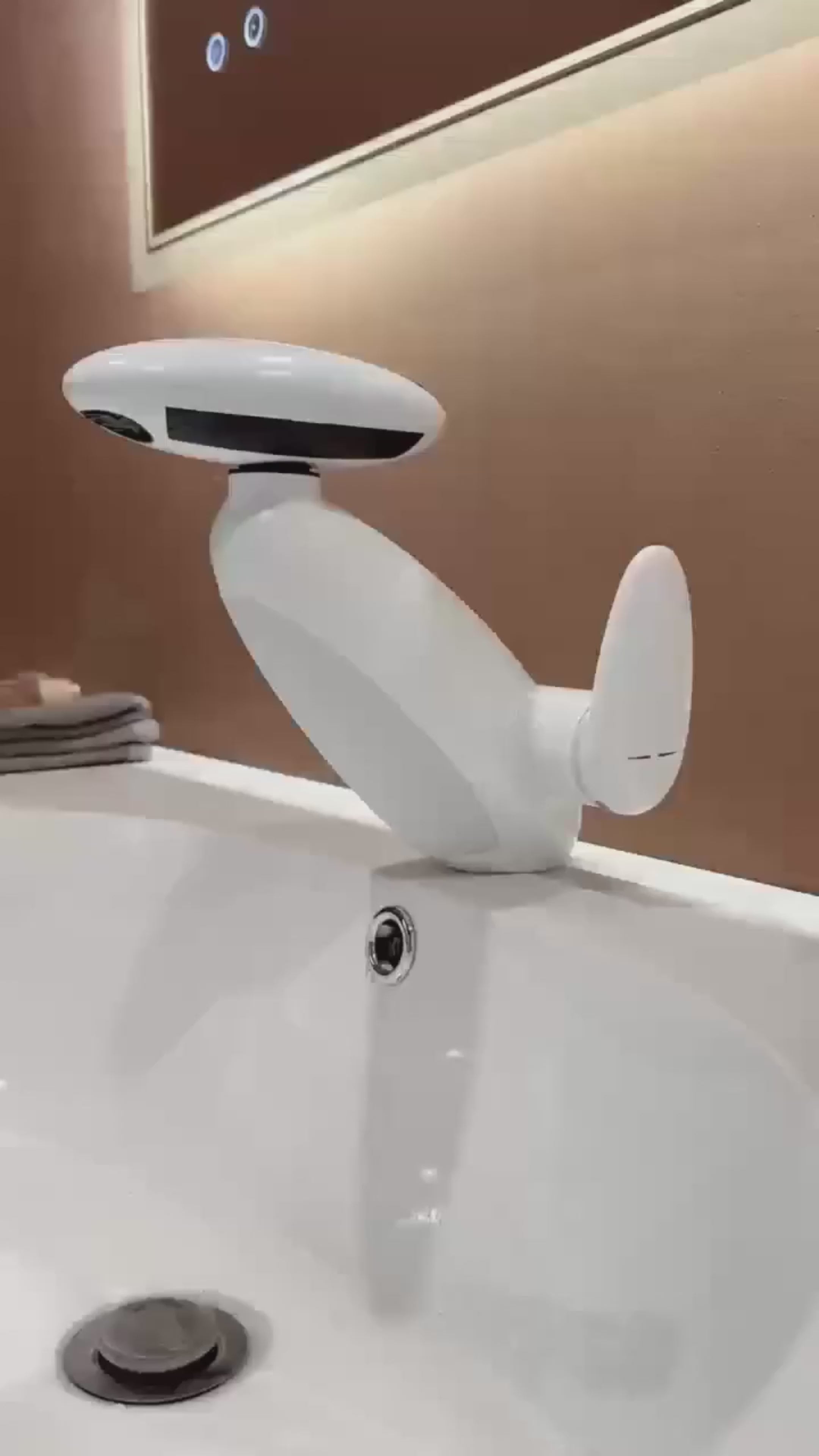 Penguin Pull-Out LED Basin Faucet